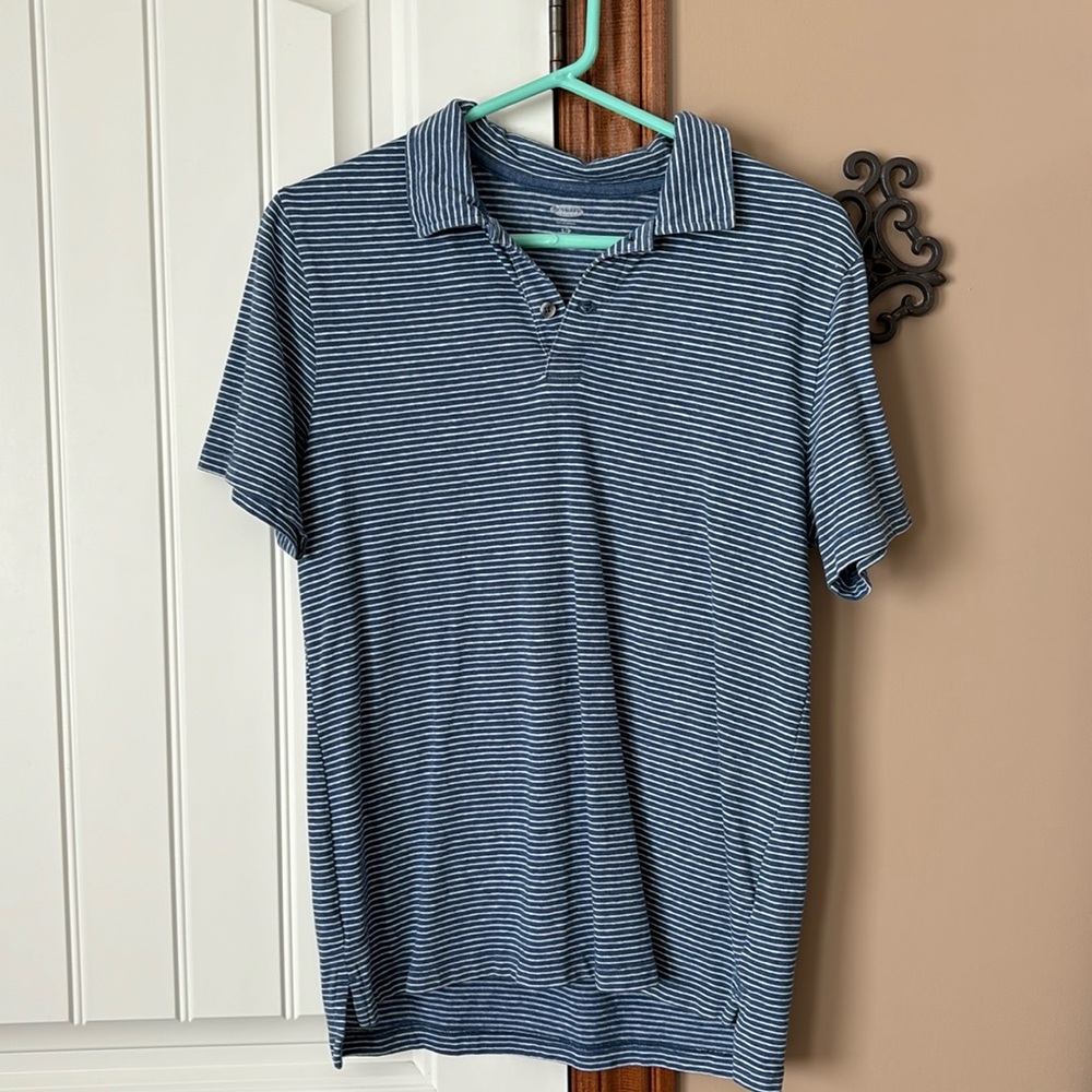 Men’s collared striped short sleeve button up